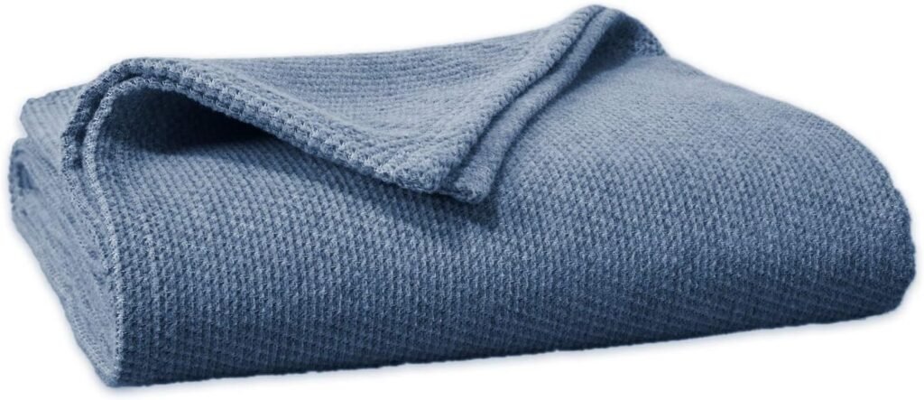 Folded organic cotton throw in blue